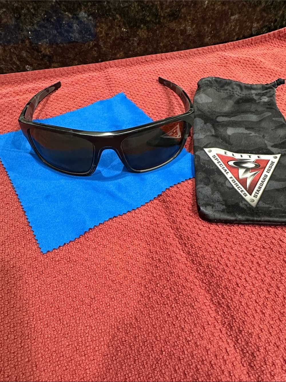 Oakley Drop Point Sunglasses